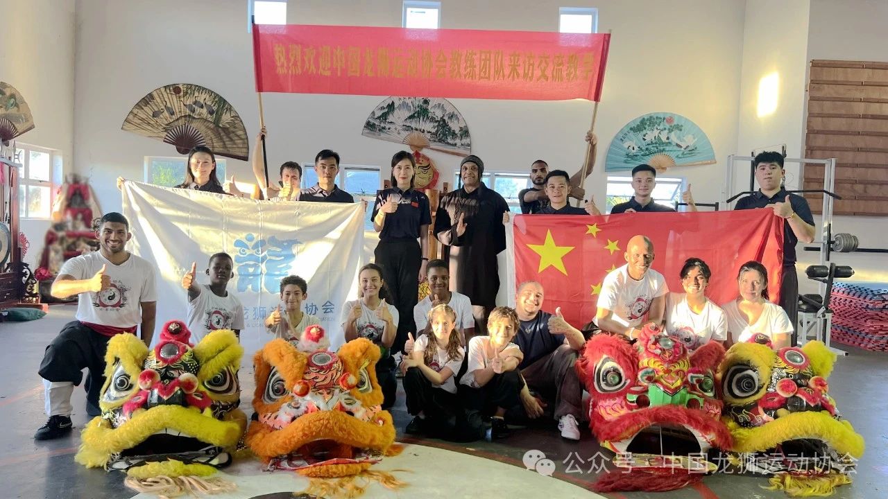 中国龙狮运动协会志愿教练团赴南非开普敦推广龙狮运动