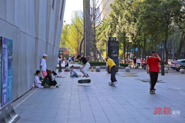 新华社：滑板公园等“年轻力中心”已成为城市休闲目的地