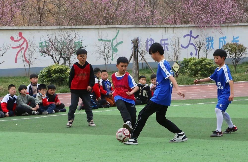 学生锻炼两小时 校内校外都重要